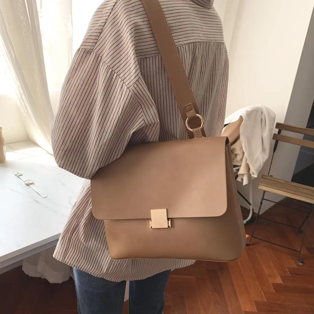 

2019 new Japanese and Korean retro ins super fire net red shoulder bag female simple casual wild large capacity Messenger bag