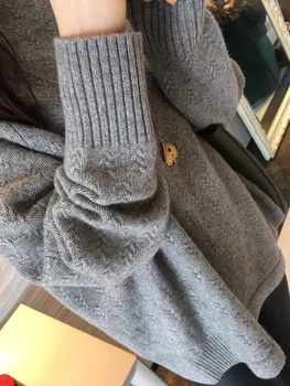 

2019 new winter high collar sweater ladies sweater thickening sets of twisted loose cashmere sweater knit bottoming shirt women