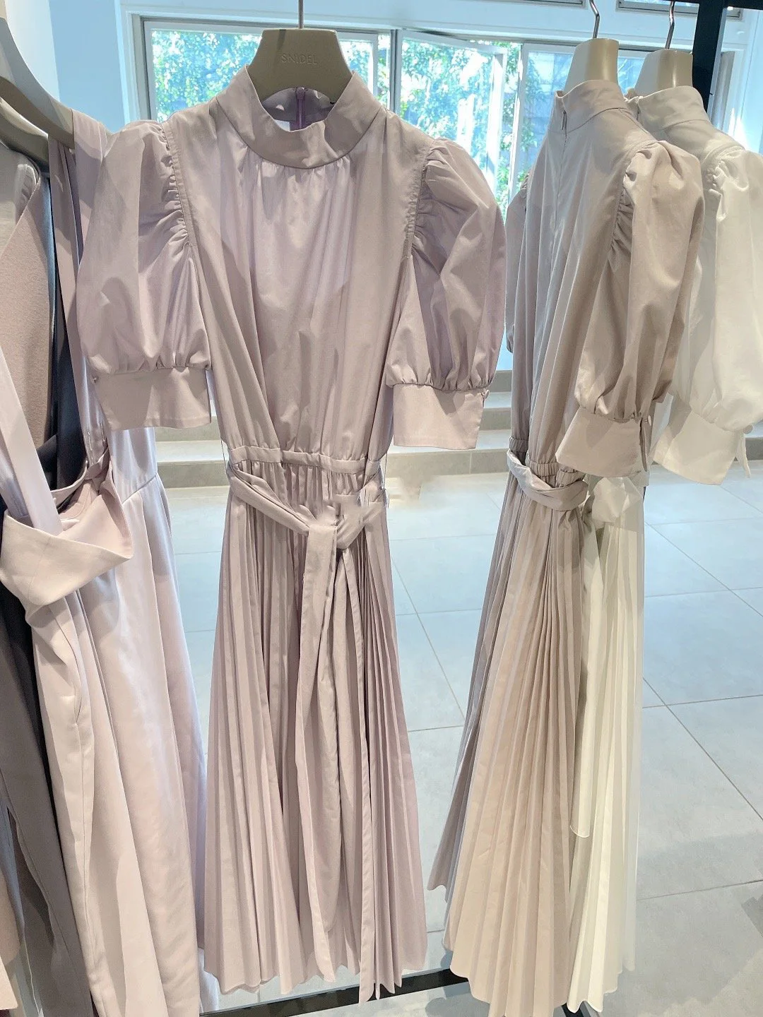 71e80229gy1gnu9nn3698j20u0140d