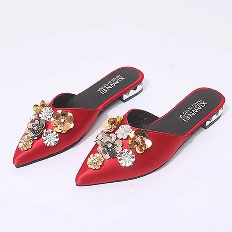 

Women Red Sandals Rhinstone Flower Beautiful Wedding sandal Woman Retro Pointed Toe Low Heel Shoes For Women