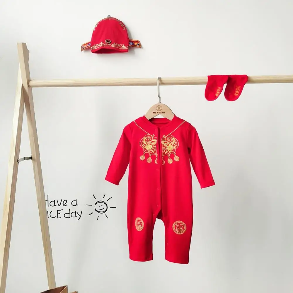 Традиционный комплект одежды унисекс для малышей, китайский новогодний костюм для маленьких мальчиков и девочек красный цельнокроеный комбинезон с вышивкой+ шапочка+ носки, комплект для малышей