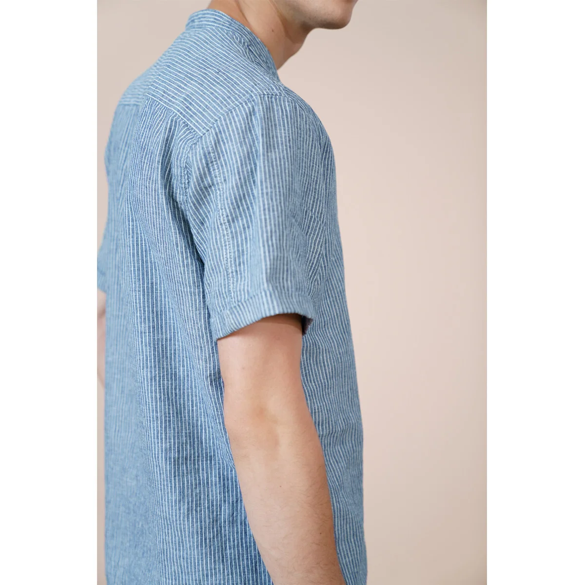 Camisa de algodón y lino para hombre, camisas de manga corta, transpirables, cómodas, sin cuello, rayas verticales 4