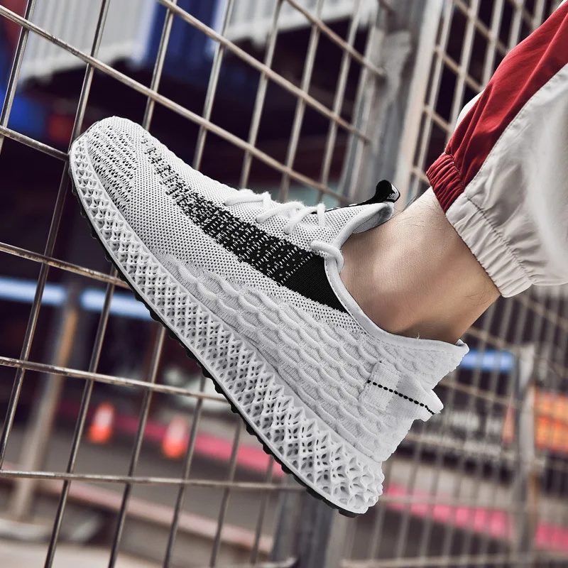 

LZBU 2019 shoes men new explosion models wild Korean version of the trend of men's sports and leisure winter breathable shoes