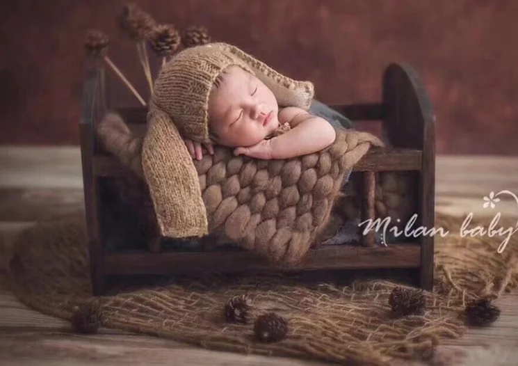 neonatal-photography-props-baby-baby-photo-photo-of-the-one-month-old-wooden-bed-is-a-retro-old-props