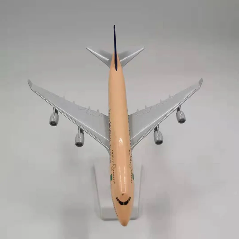 1/400 масштаб 20 см Boeing 747 B747 модель SAUDI ARABIAN AIRLINES w база шасси сплав самолет коллекционный дисплей игрушка Подарки