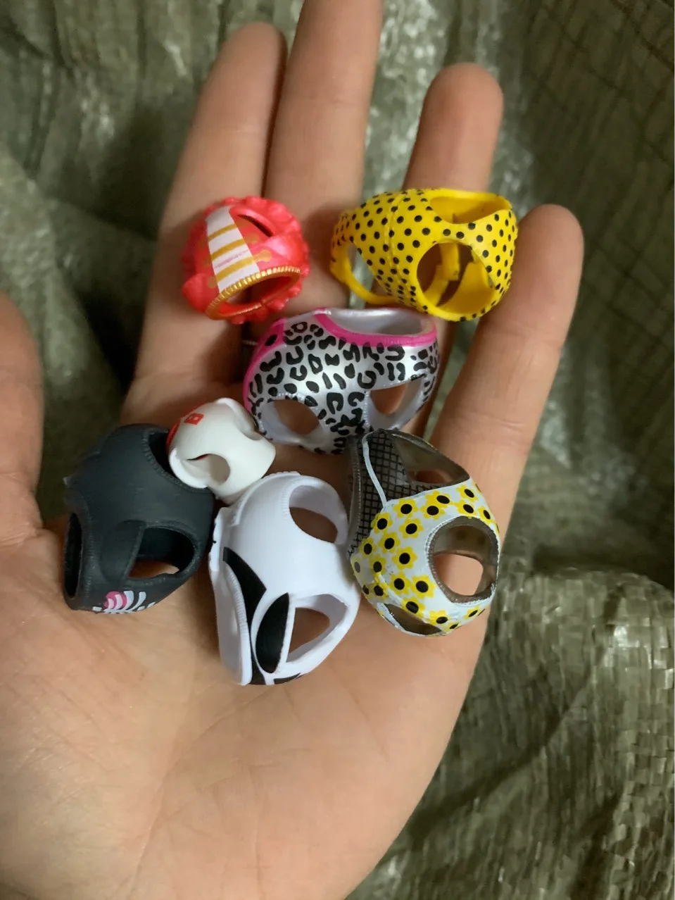 Random 5 pcs/lot Mixed Styles Plastic Clothes LOLs Pets Doll Pet Outfit Dog Cat Pony Rabbit Kids Gift Birthday Toy doll accessories doll clothes