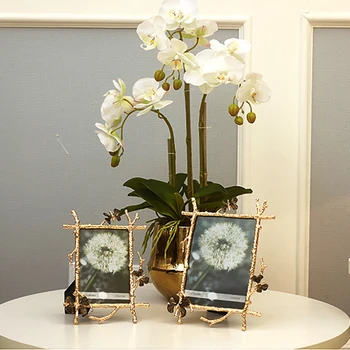 

6 Inch 7 Inch Golden Butterfly Photo Frame Set American Light Luxury Bedroom Hotel Metal Picture Frame Decoration High-end Gift