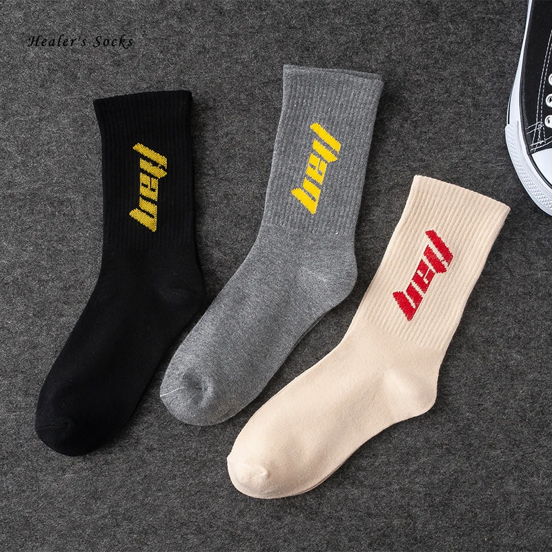 

New Letter Fashion Men Socks Cotton Color Black White Harajuku Couple Funny Sport Happy Skateboard Soft Casual Print Tube Socks