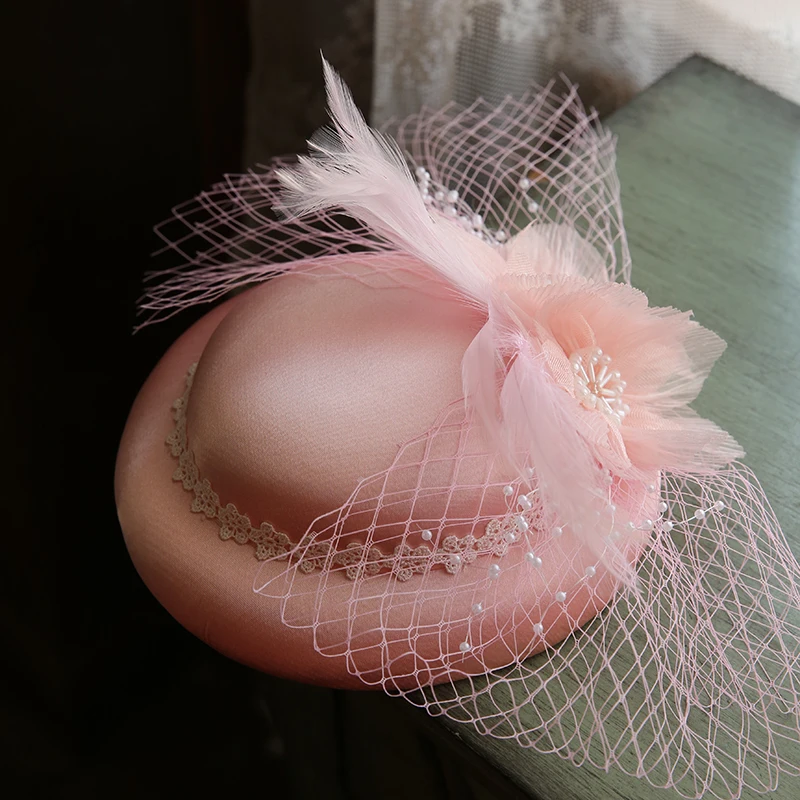 Elegant Ladies Wedding Fedora Headdress Feather Beaded Fascinator Veil Hair Clips Vintage Photo Shoot Derby Ladies Headwear