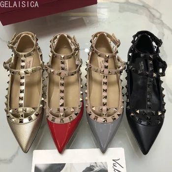 

Brand V Logo Rivet Shoes Women Flat Sandals Spring 2020 New Leather Shallow Mouth Pointed Toe Fashion Rivet Flat Shoes 34-43