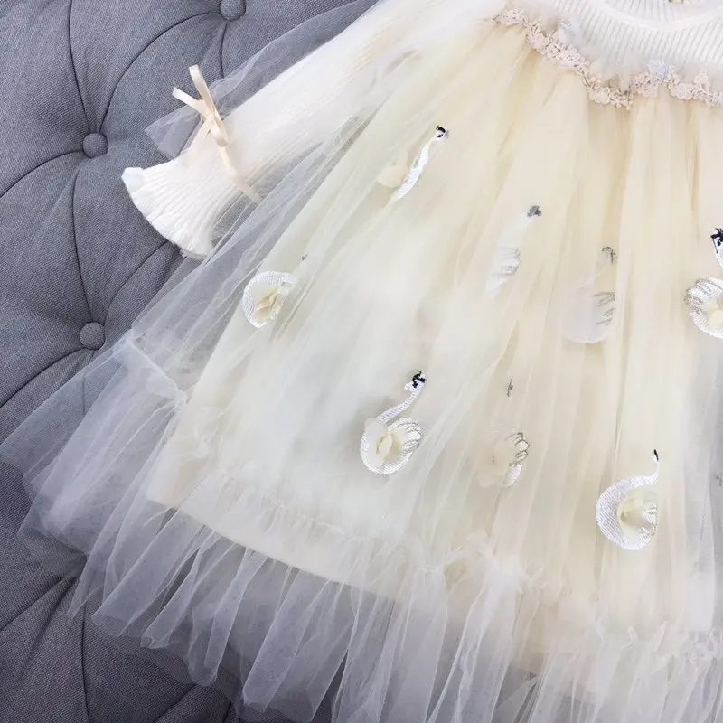 1573635379_2856736444_2