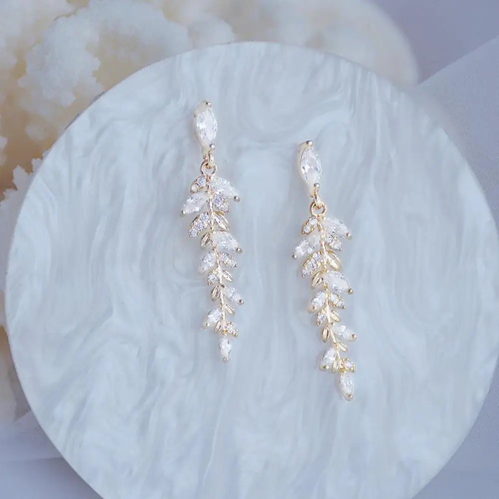 Charm 18k Real Gold Leaves Earrings for Women Exquisite Tiny Zirconia Stud Earring Elegant Korean Crystal Wedding Ringen Pendant 1