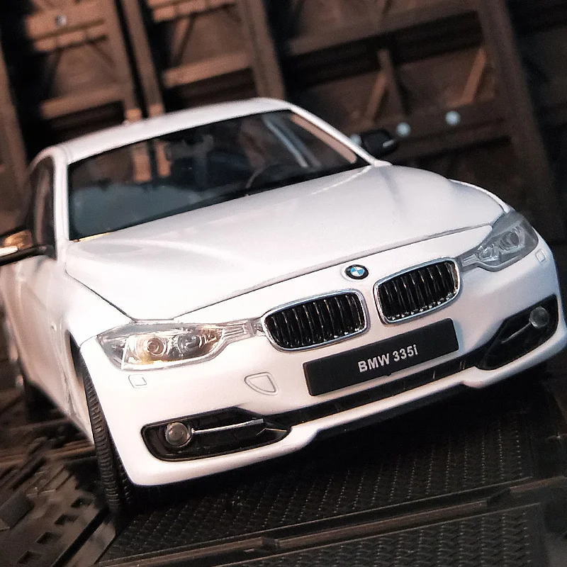 Модель автомобиля Welly 1:24 BMW 335i из сплава Литые и игрушечные транспортные средства