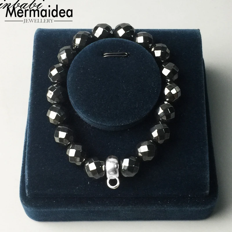 Очаровательный браслет из гематита с бусинами 10 мм очаровательный посеребренный