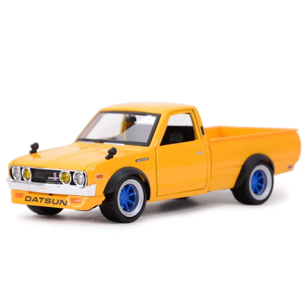 Maisto 1:24 1973 Datsun 620 Pick-UP Static Die Cast Vehicles Collectible Model Car Toys