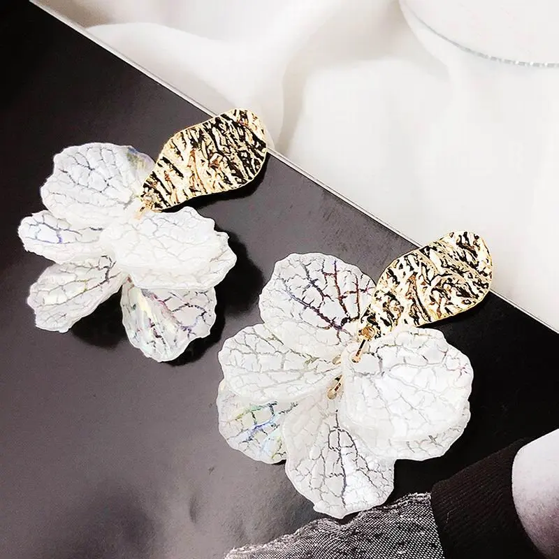 Корейский белый цветок лепесток Висячие серьги для женщин новые Эффектные серьги Модные ювелирные изделия оптом