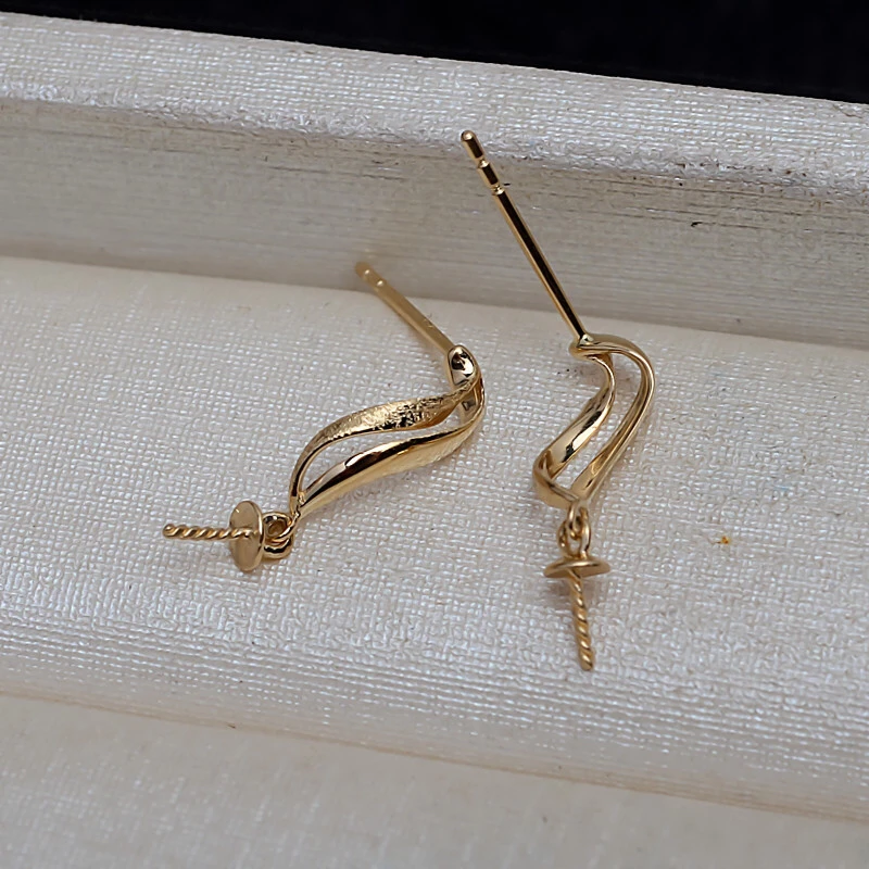 Рисунок 2 - Оригинальные золотые серьги в форме сердца AU 750 18K