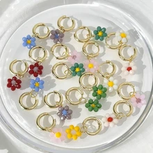  VSnow Fantasy Beach Multicolor Acrylic Daisy Hoop Earring for Women Rainbow Cute Flower Huggie Earrings Summer Romantic Jewelry 