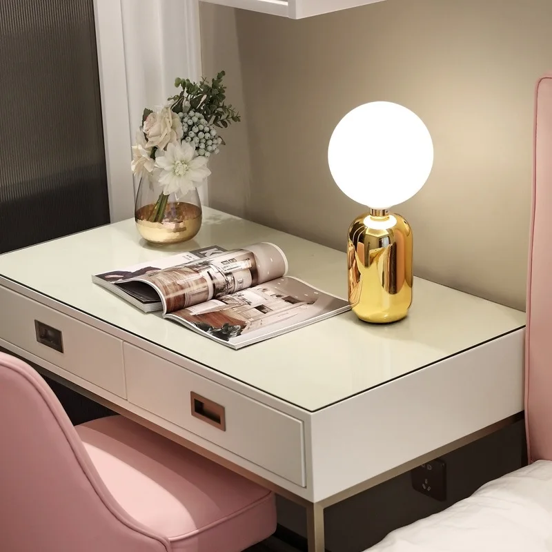 Nordic modern minimalist table lamps for living room white glass ball table light iron tripod milky round ball desk lamp Reading