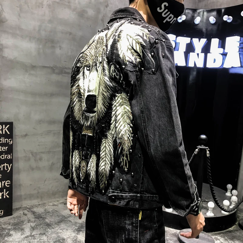 Kopen Yasuguoji Nieuwe 2019 Punk Stijl Roman Wolf Geborduurde Klinknagel Jean Jas Mannen Denim Jassen Streetwear Slanke Zwarte Jas Voor Mannen