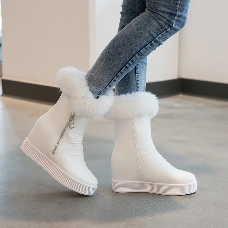 Визуально увеличивающая рост обувь на танкетке и высоком каблуке Утепленные