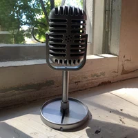 Simulacijski klasični retro dinamički vokalni mikrofon Vintage stil Mikrofonski univerzalni stalak za nastup uživo Karaoke Studio Record 1