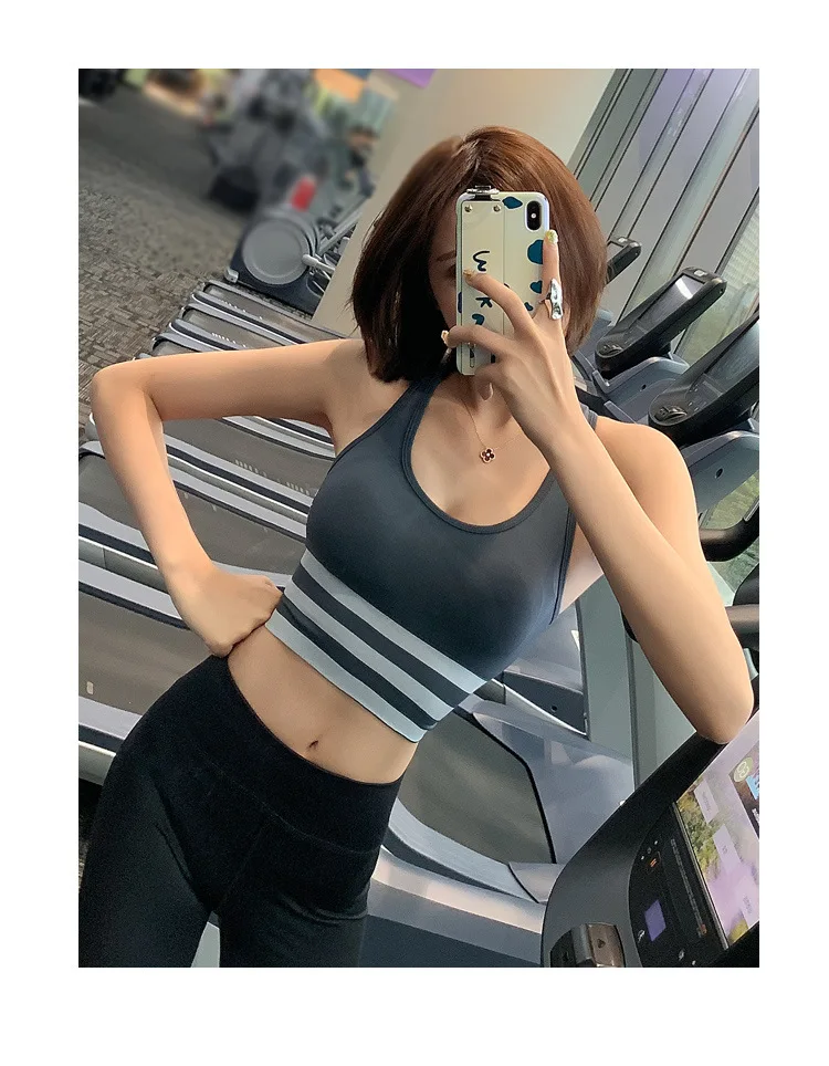 Женские спортивные бюстгальтеры