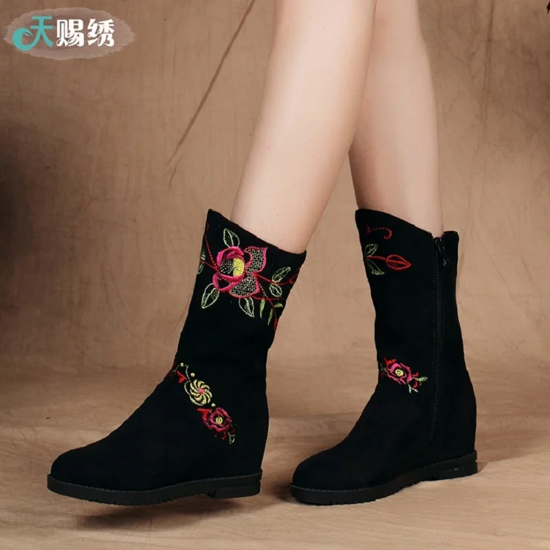 2019 autumn and winter new women's booties increased embroidered suede round head zipper in the tube single boots