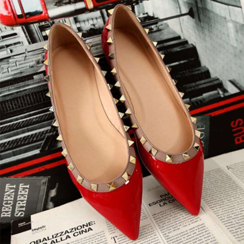 

High-quality brand new leather women's shoes with pointed tips and rivets and flat shoes in spring and autumn 2019