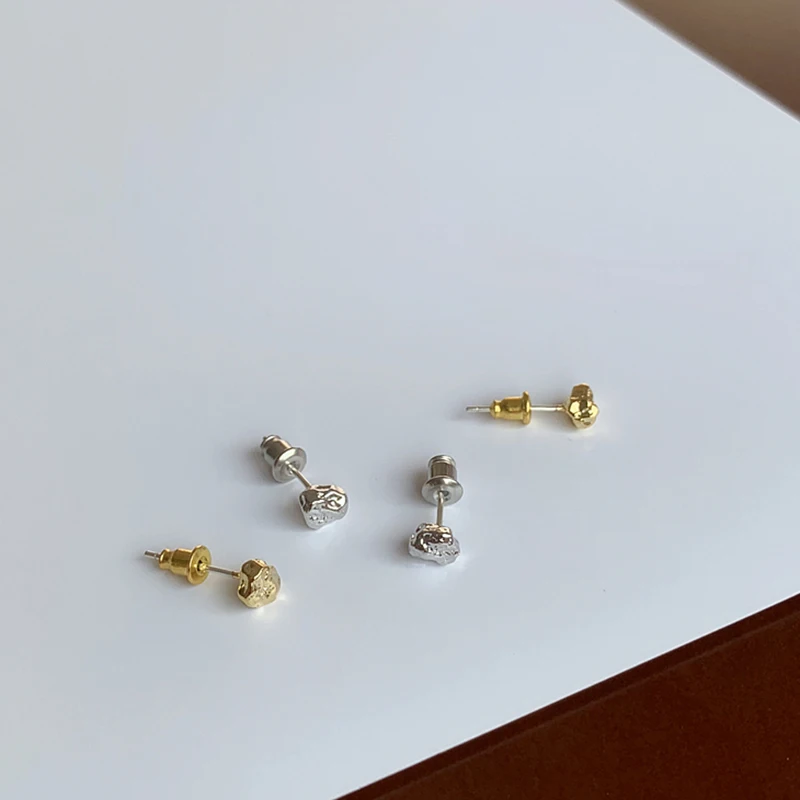 Peri'sBox текстурированные Мини золотые серьги-гвоздики в форме лавы, серьги-гвоздики с геометрическим орнаментом, минималистичные серьги для женщин, новинка
