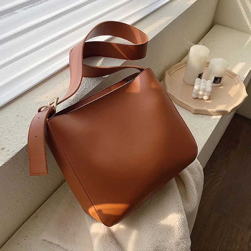 

Solid Color High Capacity Women Shoulder Bag Wide Strap Bucket Crossbody Bags For Women Large Women's Bag Casual Big Shopper NEW