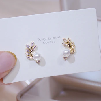 Simple Fashion Tiny Leaf Earrings for Women Feminia Zirconia Stud Earring Wedding Jewelry Pendant for Bridal Accessories Gift