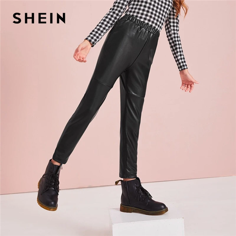 SHEIN Kiddie/черные однотонные повседневные кожаные штаны с эластичной резинкой на талии; детские штаны; осень г.; уличная одежда с высокой талией; укороченные брюки из искусственной кожи