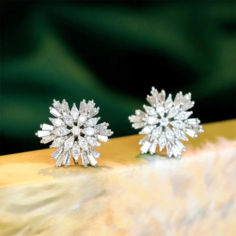 LUOWEND 18K Solid White Gold Women Engagement Stud Earrings Certified Real Natural Diamond Earring Fashion Snowflake Design