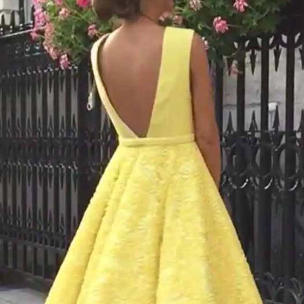 Cute Yellow Cocktail Dresses Short Women Plunging Neckline Prom Dresses Lace Tea-Length A-Line Homecoming Gown Plus Size evening dresses cocktail dress women mini dresses
