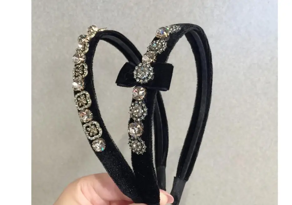 women Simple hairbands suede retro four-petal flower water drill bit hoop Czech rhinestone temperament gold velvet headbands