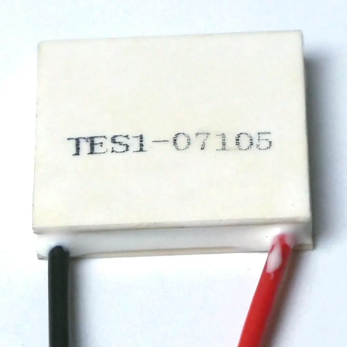 TES1-07105 Heatsink Thermoelectric Cooler Peltier Cooling Plate 23x23mm 8.4V 5A Refrigeration Module