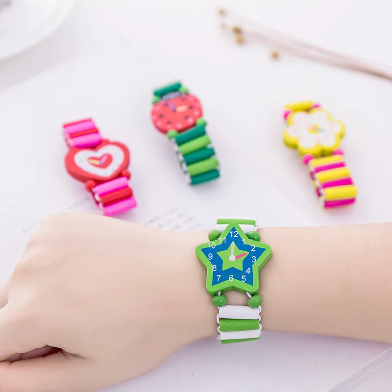 

2020 Babys Kids Cartoon Wooden Crafts Wristwatches Bracelet Watch Toy Children Student Xmas Toys Gift Random Style Color