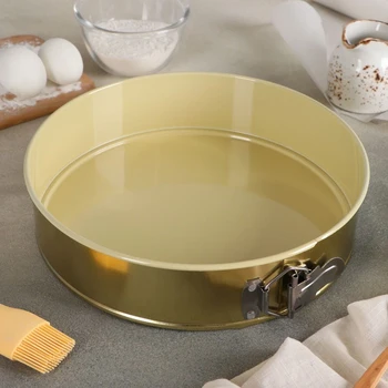 

Detachable form with a lock, with a non-stick coating, d = 26 cm, h = 6 cm