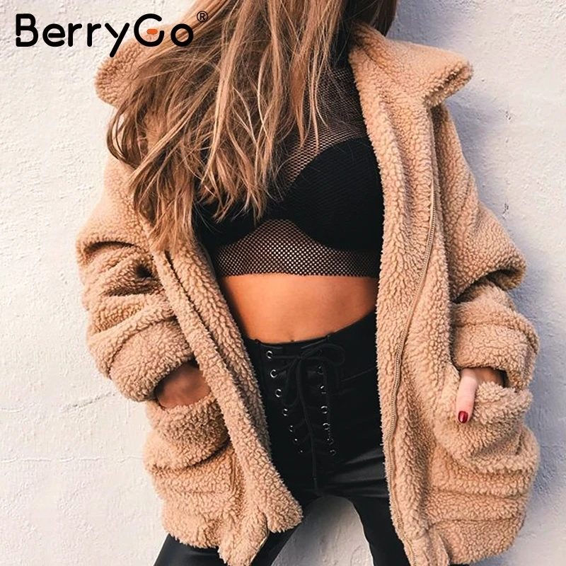 Женская меховая куртка BerryGo черная теплая оверсайз из искусственного меха ambswool