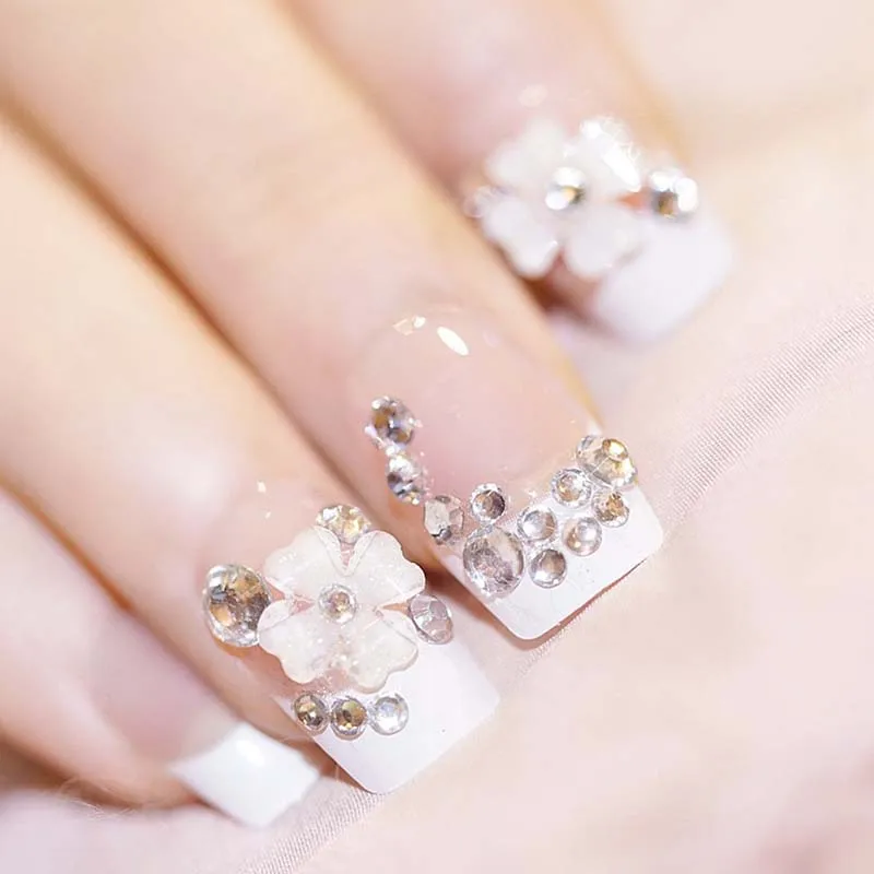 

24pcs Pre Design Flower Diamond Wearable Fake Nails with Back Sticker Bride Manicure Tool Full Square Artificial Nail Patches