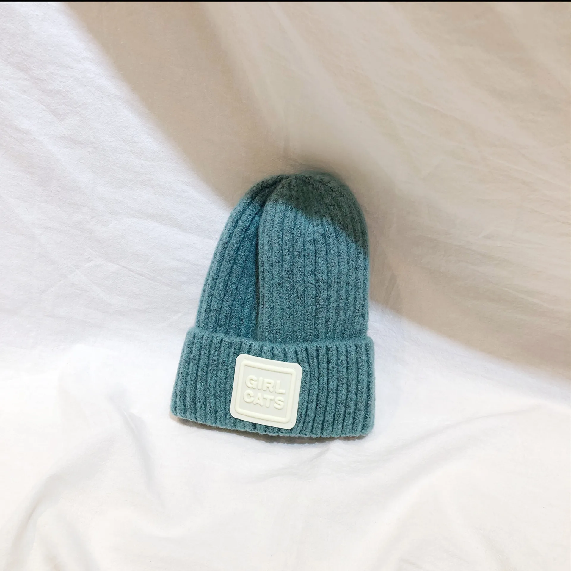 Зимние теплые вязаные шапки для маленьких мальчиков и девочек, яркие цвета, модные Универсальные утепленные повседневные Шапки - Цвет: Cyan-blue