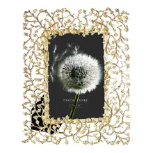 Золотая резная металлическая фоторамка, креативное произведение искусства, простая европейская модель, украшение для комнаты, украшение для дома