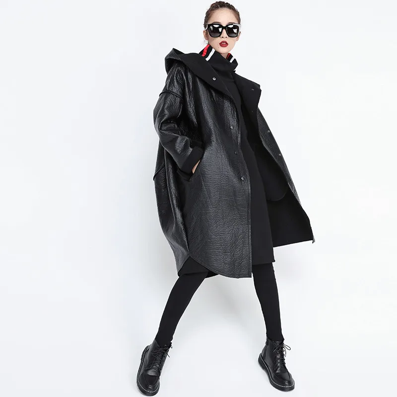 

LANMREM 2019 new hooded fur AND PU leather patchwork batwing sleeves pocket single breasted warm coat female jacket JG637