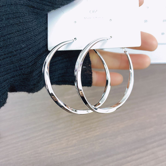 Fashion Distortion Interweave Twist Metal Circle Geometric Round Hoop Earrings for Women Accessories Retro Party Jewelry