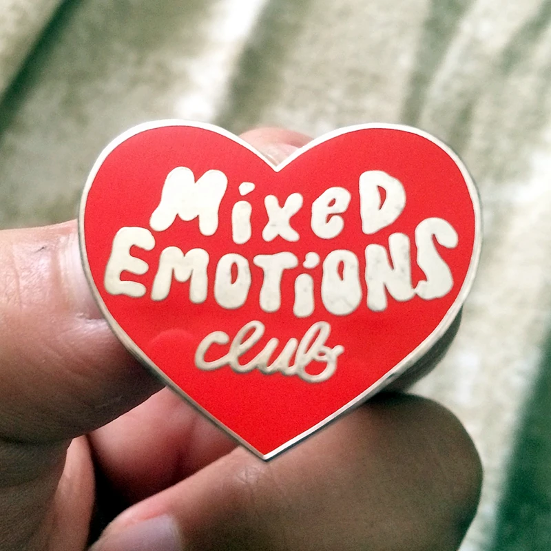 YAOJIE Mixed Emotions Club Heart Glitter Enamel Brooch Pin Backpack Hat
