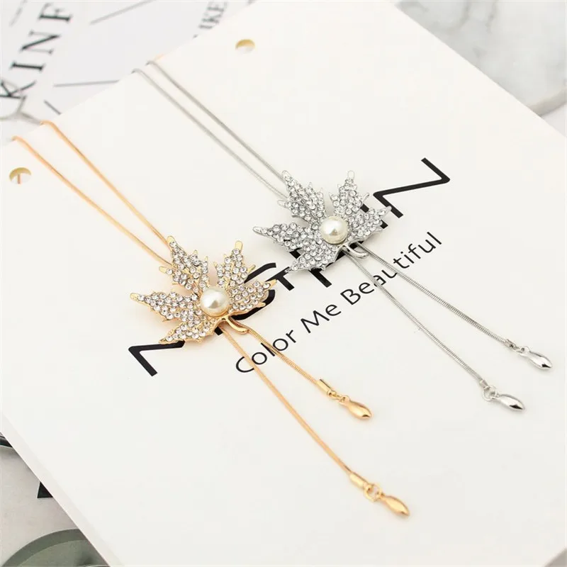 

Web celebrity fashion pendant with four seasons long maple leaf joker sweater chain necklace female joker bone ornaments snake c