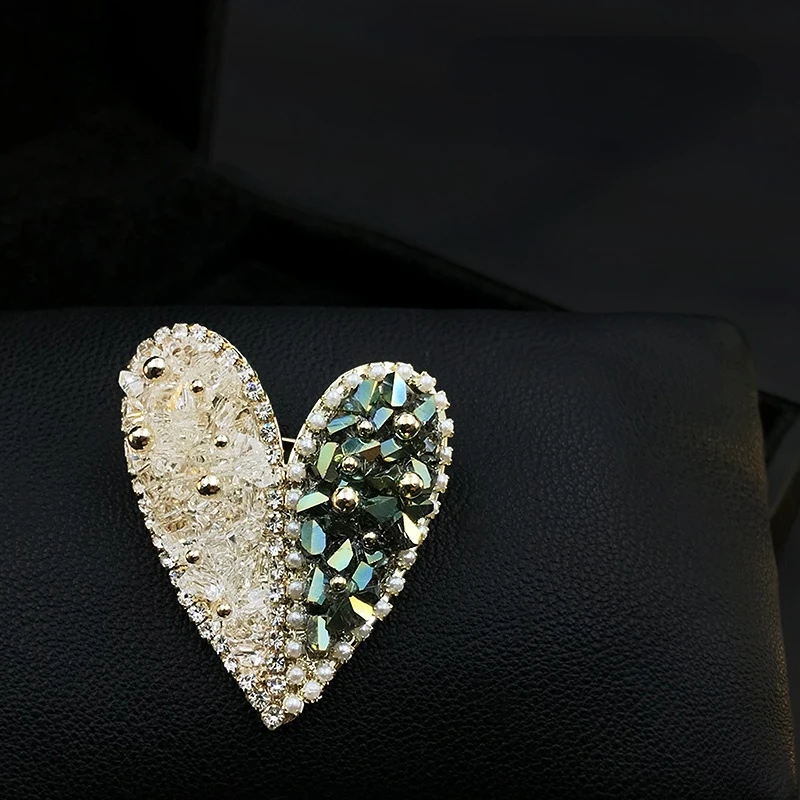 Elegant Pins Hand-Made Love Brooch High-End Lady Temperament Jewelry Corsage Heart-Shaped Suit Sweater Accessories Women Brooch