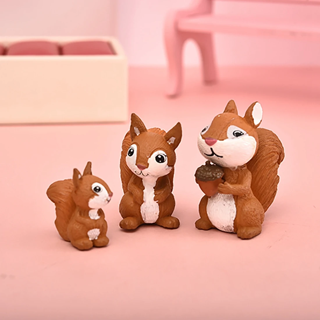 Lovely Squirrel Family Model Cartoon Animal Figurine Dollhouse Cake Home Decor Kid Miniature Garden Decoration Playset 4pcs/Set miniature figurines miniature ornament miniature duck figurines