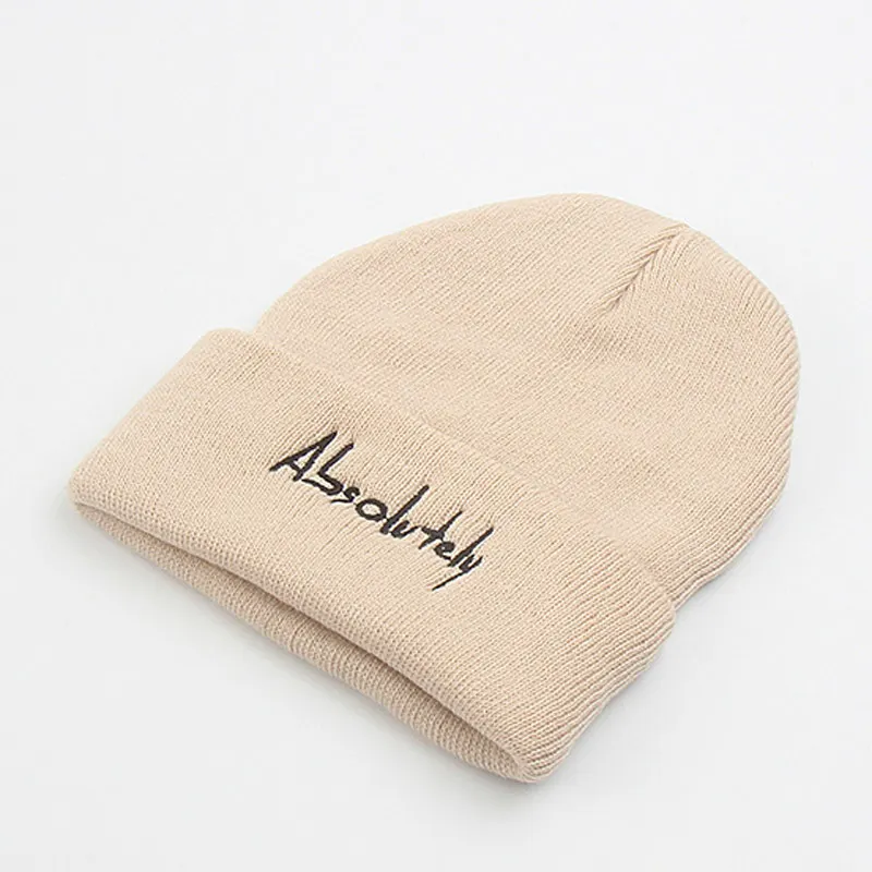 Женская облегающая шапка женская зимняя вязаная с текстами желтая черная синяя